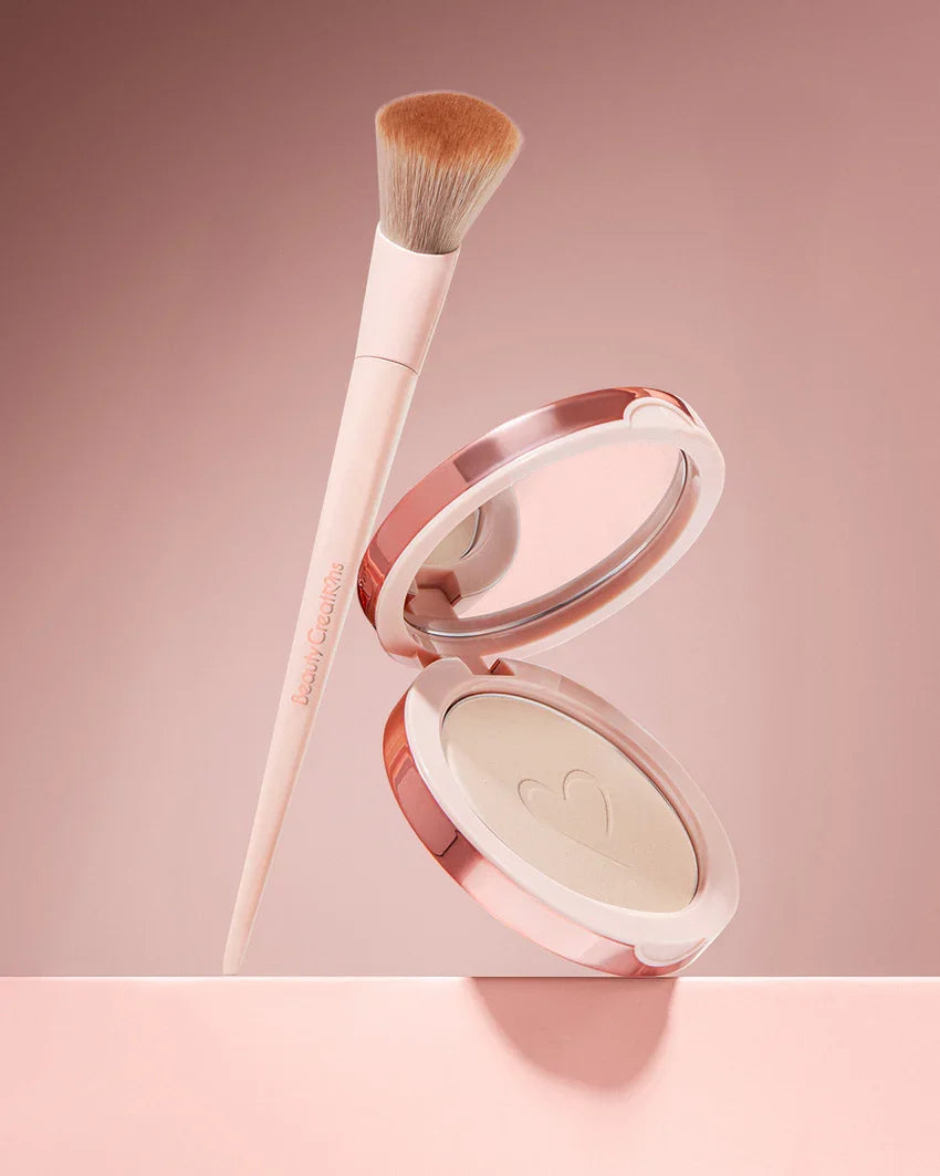 BROCHA PARA POLVO COMPACTO PRETTY PRESSED - OUTLET BEAUTY CREATIONS