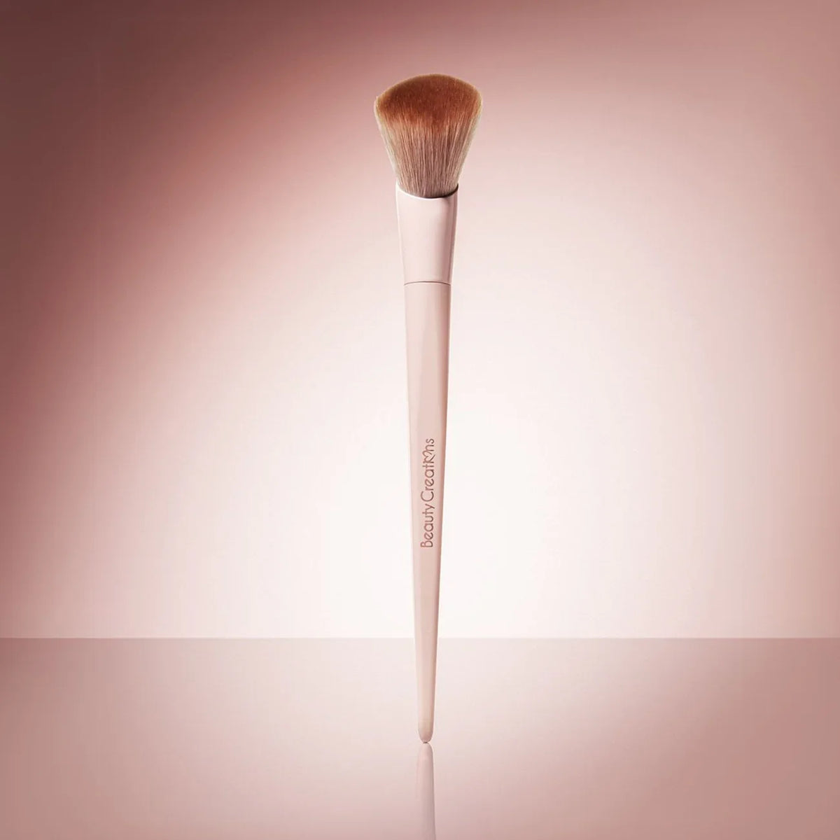 BROCHA PARA POLVO COMPACTO PRETTY PRESSED - OUTLET BEAUTY CREATIONS